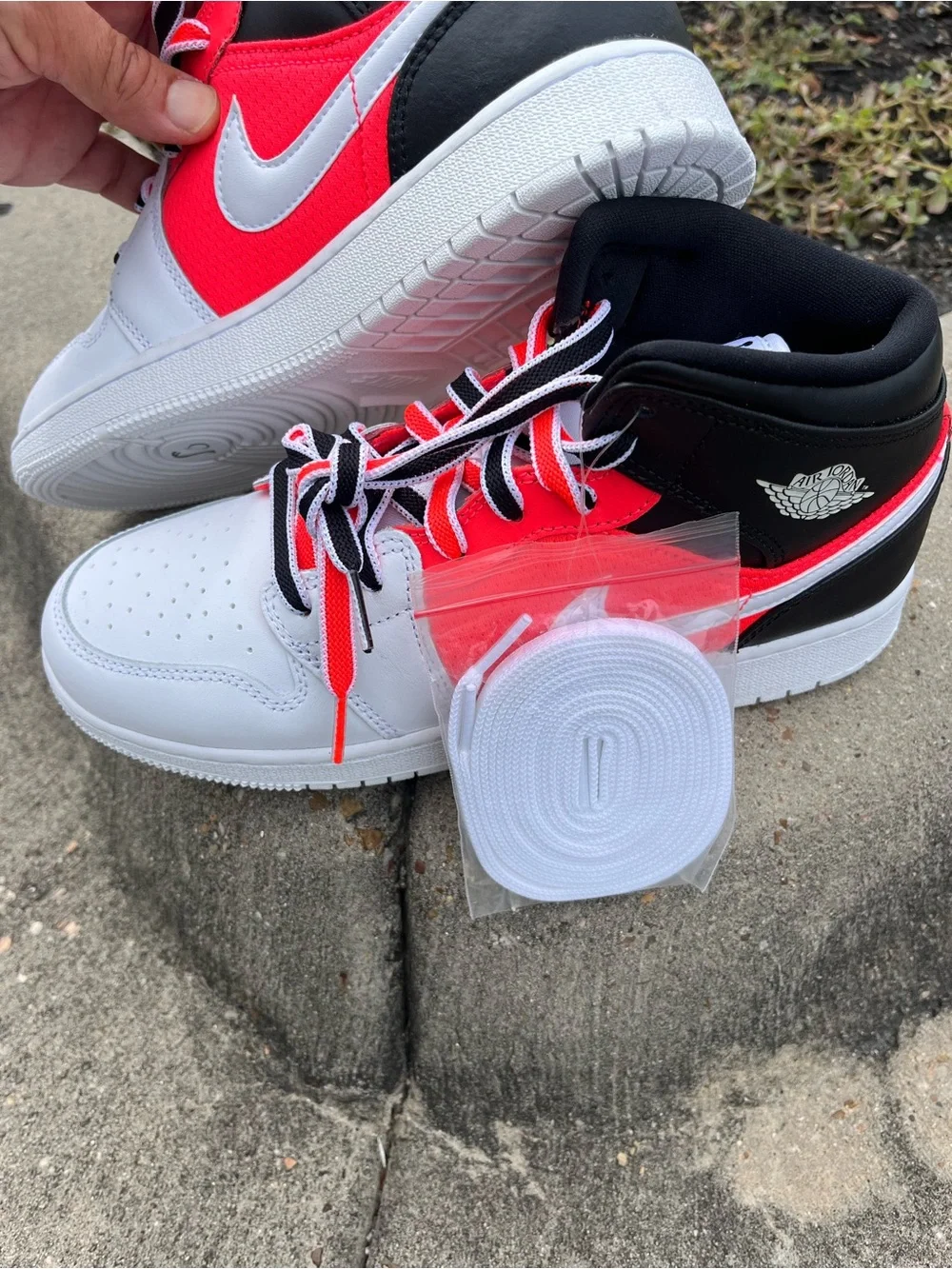 Nike Air Jordan 1 mid GS blk/infared in White,fb4417-016